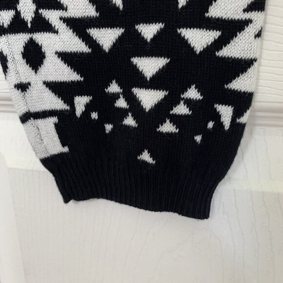 SO® Medium Black White Aztec High-Rise Sweater Leggings Juniors New - Picture 4 of 13
